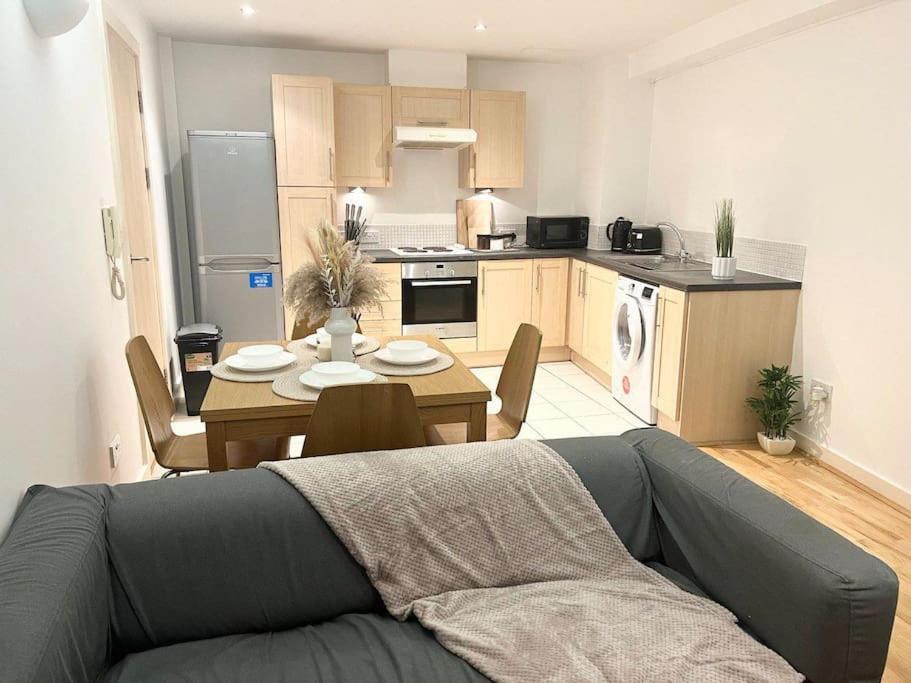 2 Bedroom City Center Apartment Manchester Exterior foto